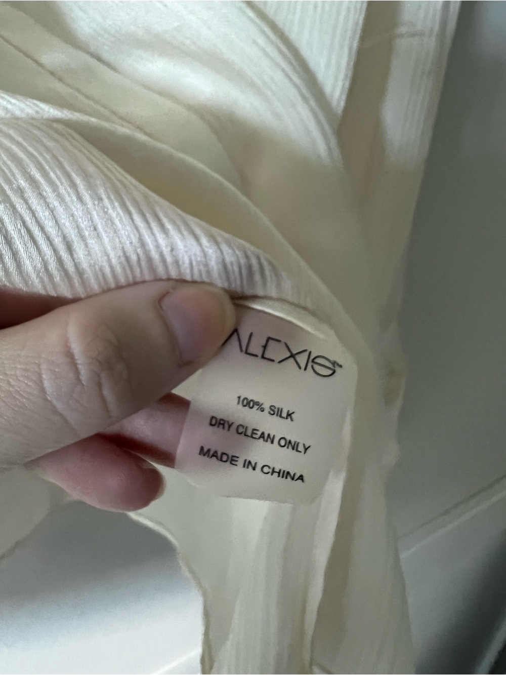 Alexis 100% Silk Ivory Ruffle Blouse Bell Sleeve Button Front Top L - Picture 6 of 6